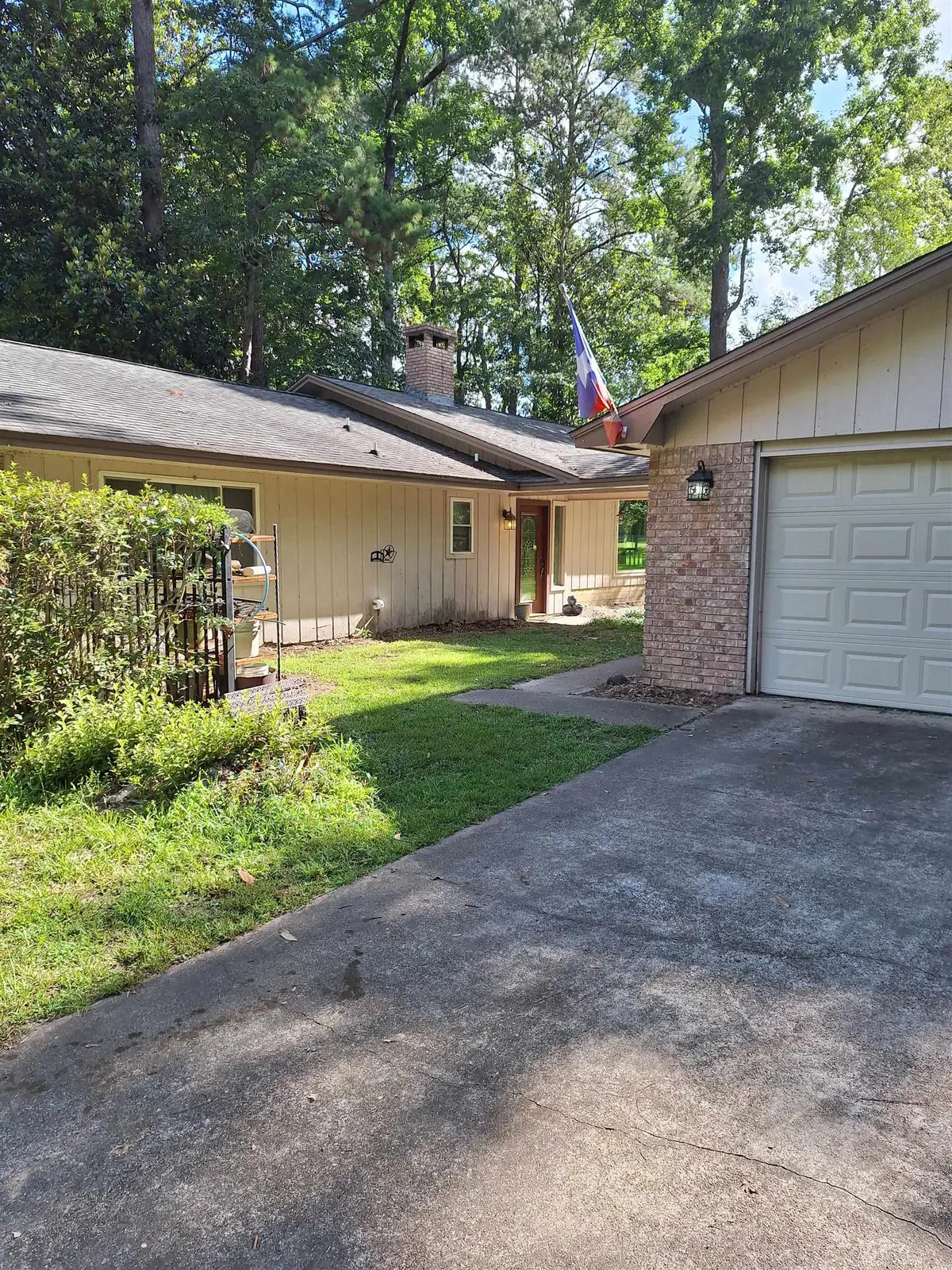922 W Wildwood, Village Mills, TX 77663 - #1
