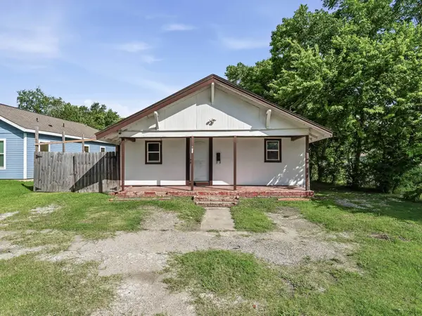 737 9th St, Port Arthur, TX 77640-5337