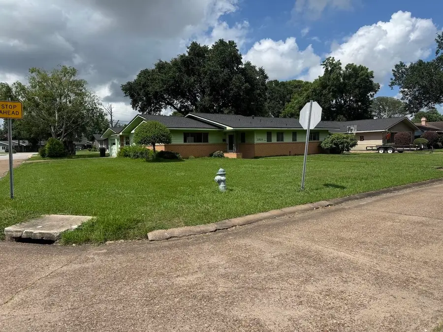 2924 W Boston Dr, Nederland, TX 77627 - #2