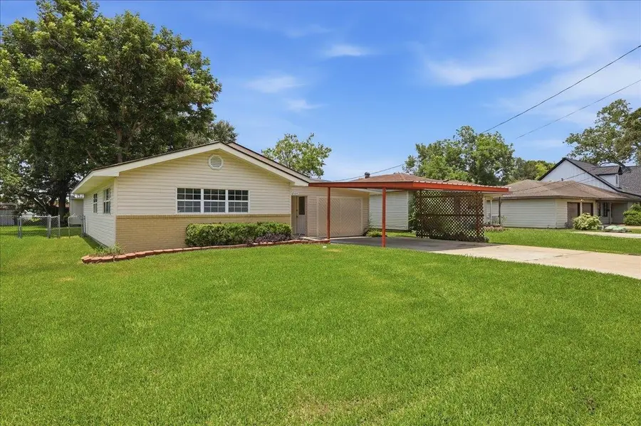 2524 AVE B, Nederland, TX 77627 - #2