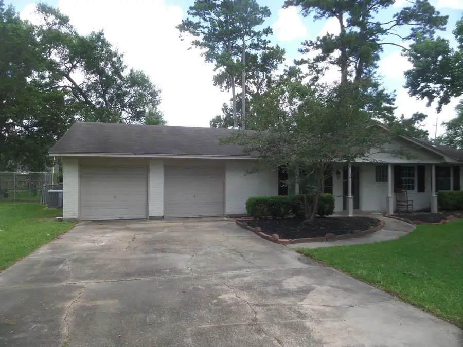 114 Wood Manor Ln, Sour Lake, TX 77659 - #2