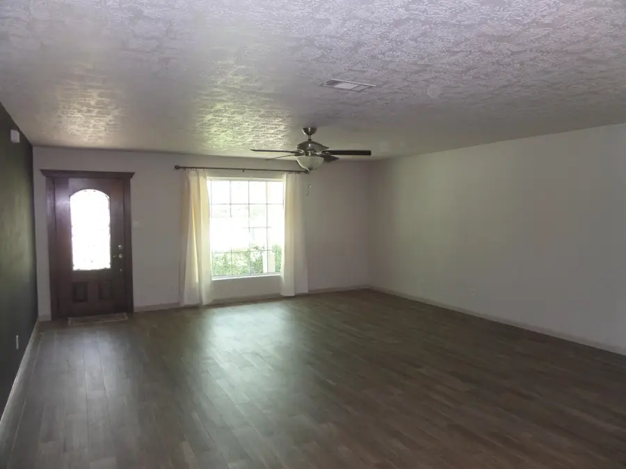 114 Wood Manor Ln, Sour Lake, TX 77659 - #3