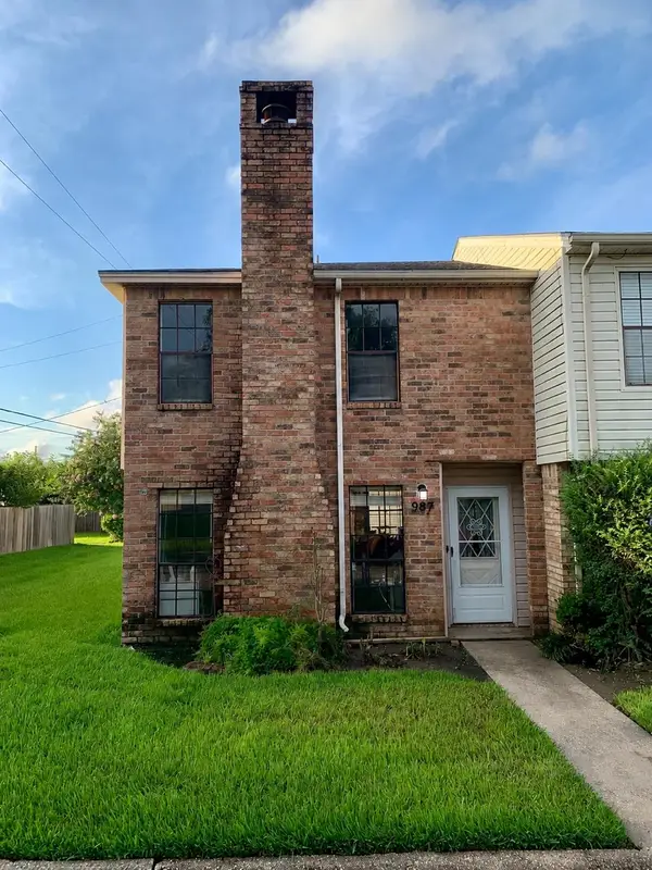 987 Sunmeadow Dr., Beaumont, TX 77706