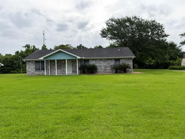 175 Lake, Bridge City, TX 77611