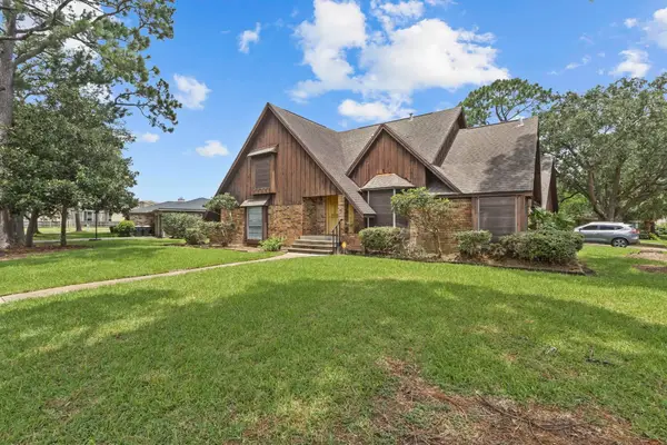 8600 Stonegate Court, Port Arthur, TX 77642
