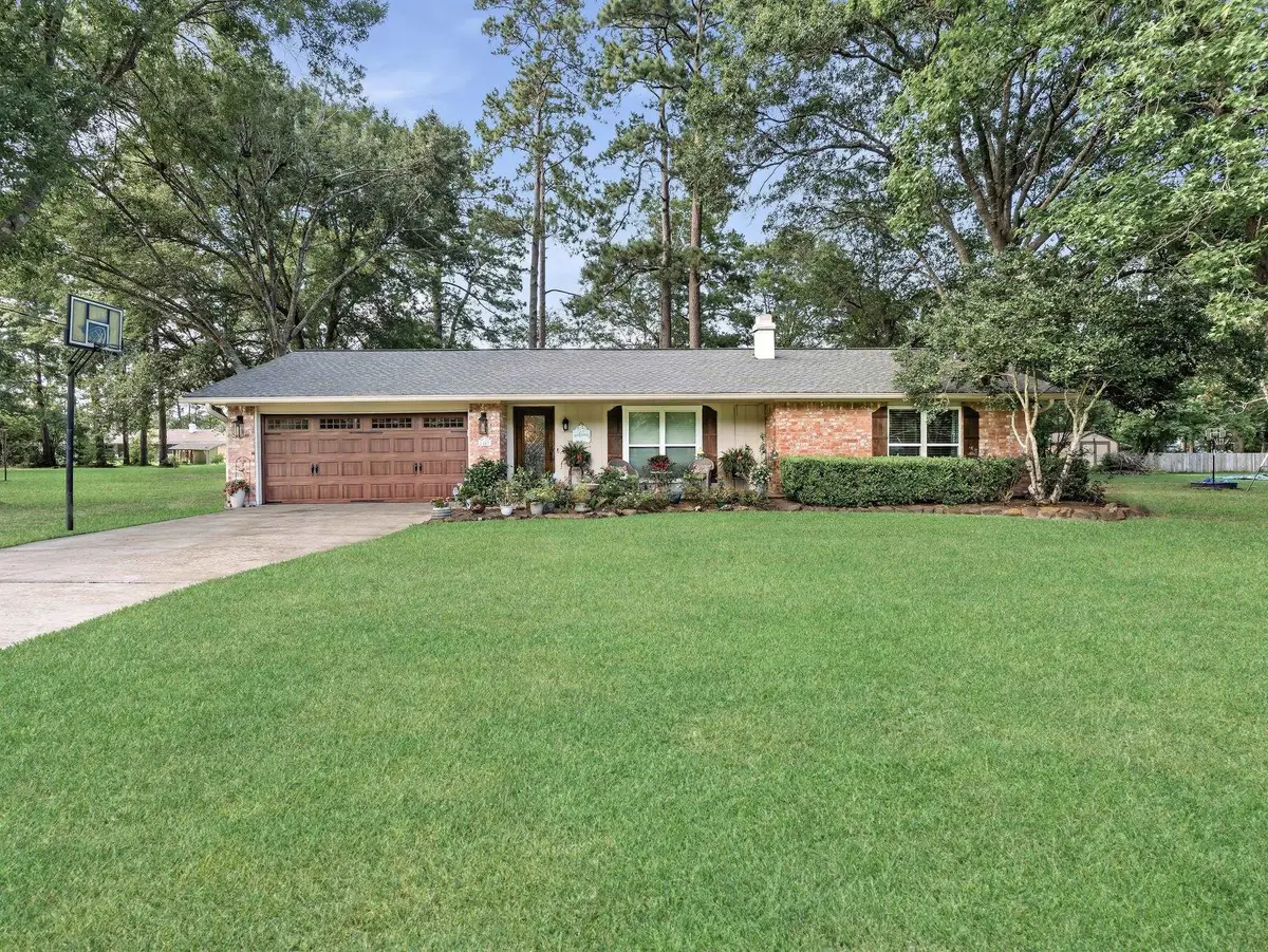 8247 Ponderosa Dr, Silsbee, TX 77656 - #1