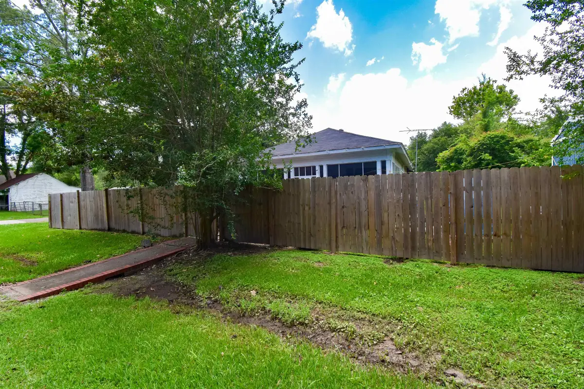 525 Mowbray St, Sour Lake, TX 77659 - #1
