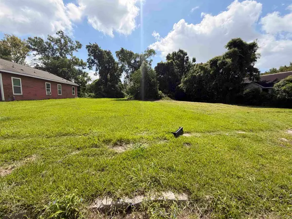 2435 Park St, Beaumont, TX 77701