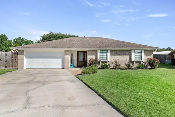 1520 N 25th St, Nederland, TX 77627-5715