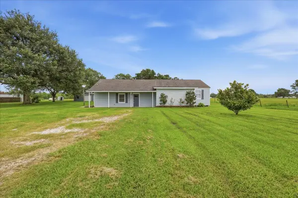 17261 County Line Rd., Winnie, TX 77665