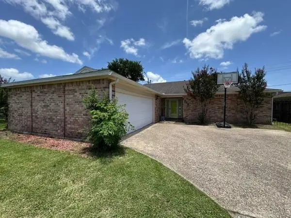 1026 Meadowland Dr., Beaumont, TX 77706