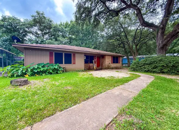371 W Courtland, Vidor, TX 77662
