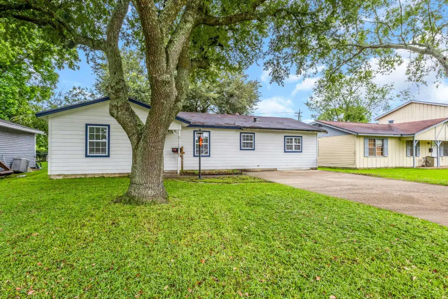 8745 Kimberly Dr, Beaumont, TX 77713 - #2