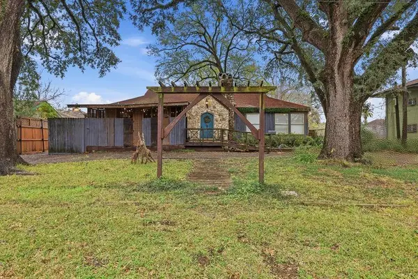 180 N 7th St, Beaumont, TX 77706