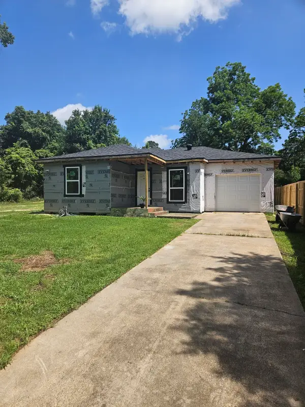 725 East La Salle, Beaumont, TX 77703