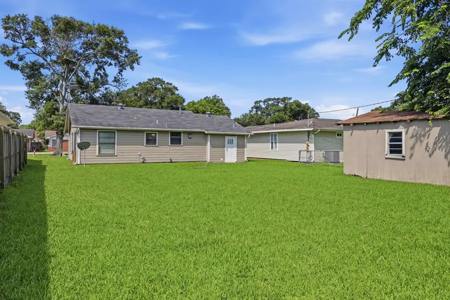 719 S 9th ST, Nederland, TX 77627 - #2