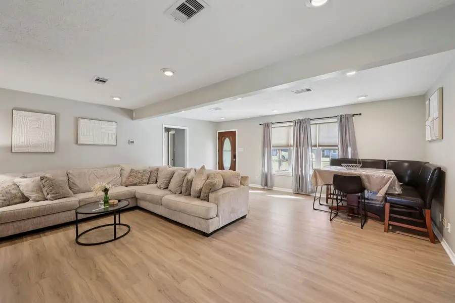 715 S 9th St, Nederland, TX 77627 - #3