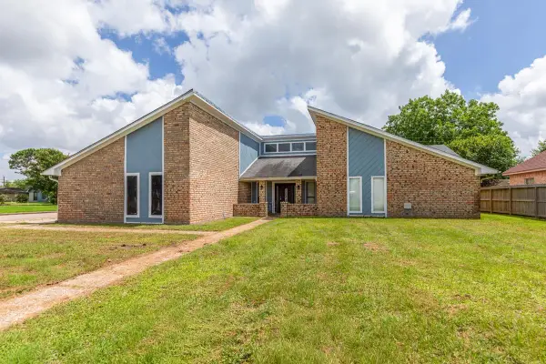 2120 Waverly Circle, Port Arthur, TX 77640