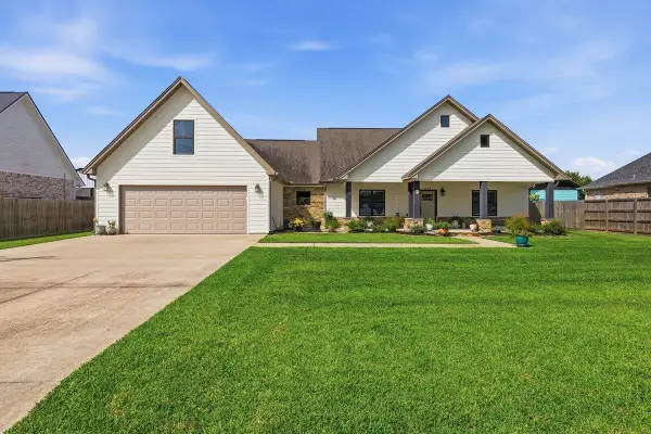 613 13th St, Nederland, TX 77627