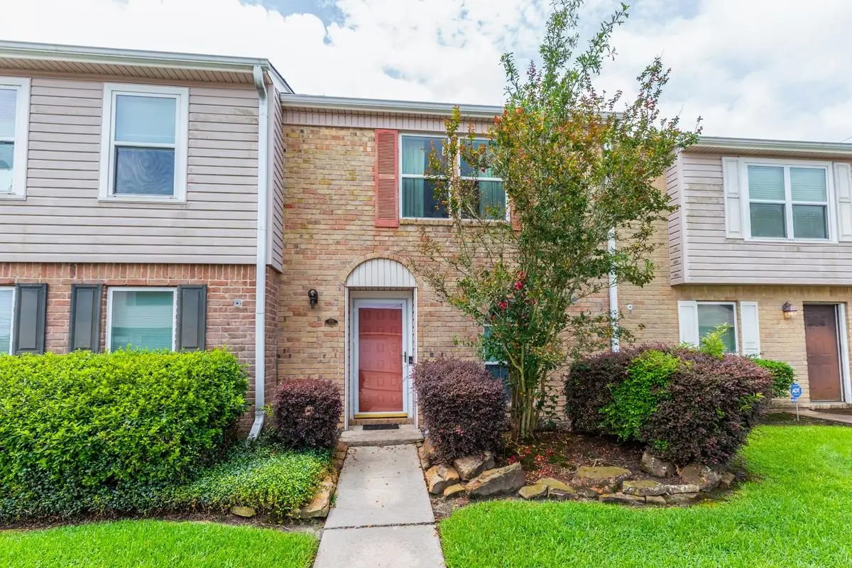 916 Park Meadow Dr, Beaumont, TX 77706 - #1