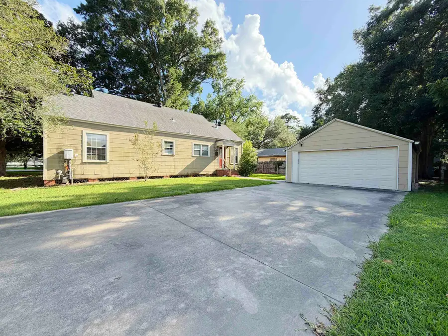 4600 Wilson St, Groves, TX 77619 - #2