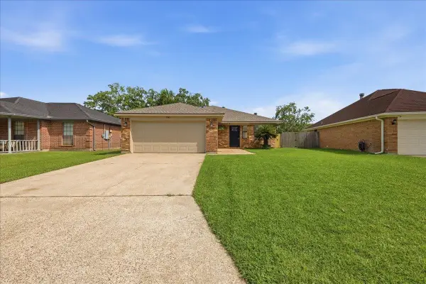 7945 Bluebonnet St, Beaumont, TX 77713