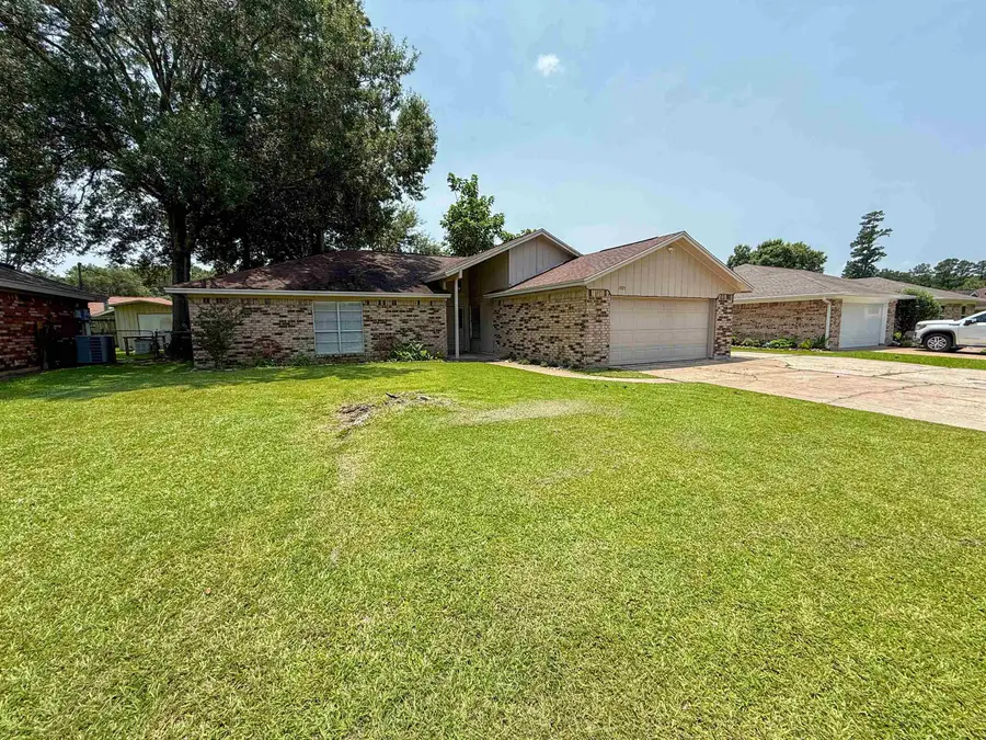 1925 Silver Oaks Dr, Orange, TX 77630 - #2