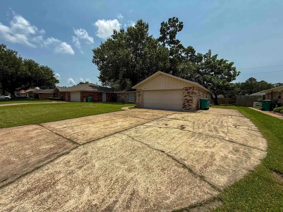 1925 Silver Oaks Dr, Orange, TX 77630 - #3