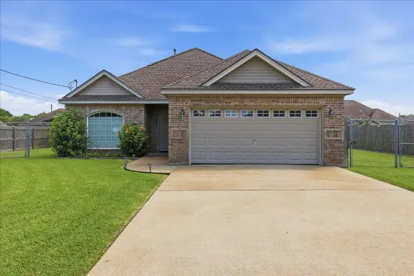 905 Jones, Bridge City, TX 77611