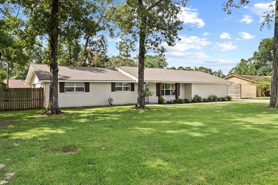 131 Wood Manor Ln., Sour Lake, TX 77659 - #3