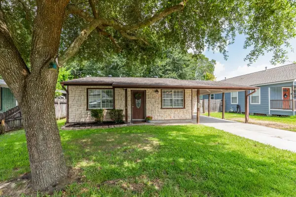 2022 11th Street, Port Neches, TX 77651