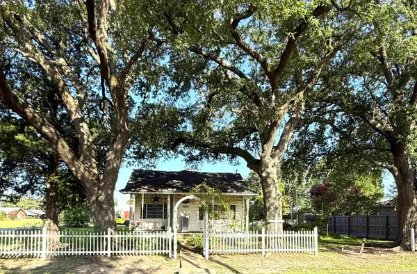 1614 LLano Street, Port Neches, TX 77651