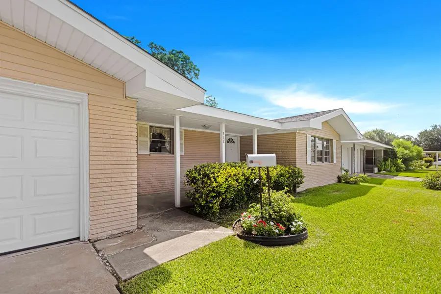 212 N 33rd, Nederland, TX 77627 - #3