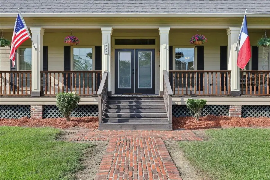 225 LOCH LOMOND, Bridge City, TX 77611 - #2