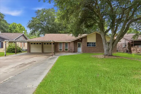 8860 Blaylock Ln, Beaumont, TX 77706