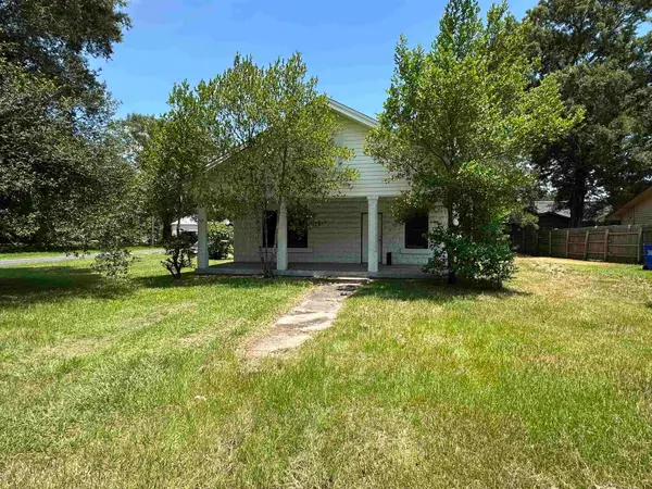 303 S 3rd, Silsbee, TX 77656