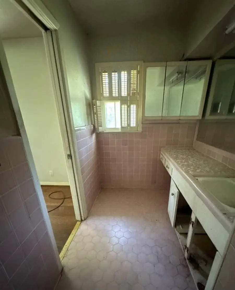 2215 LINK AVE, Orange, TX 77630 - #2