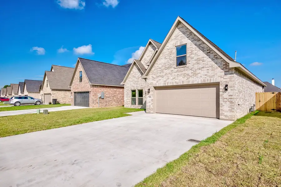 2624 Eloise Ct, Nederland, TX 77627 - #3