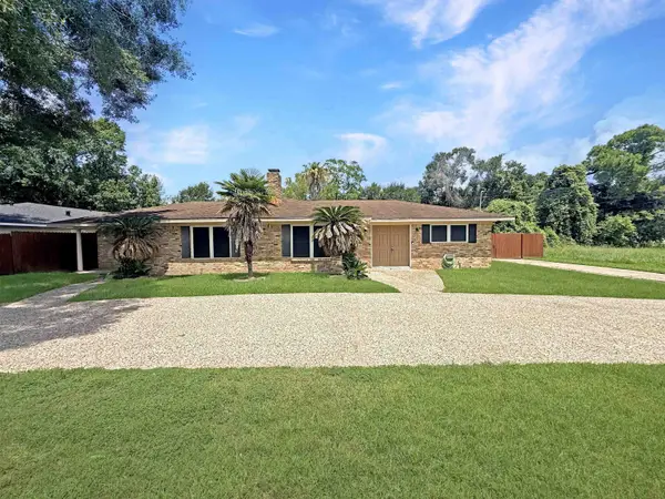 2212 Avenue H, Nederland, TX 77627