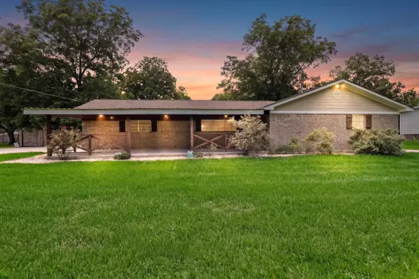 15454 Main St., Hamshire, TX 77662