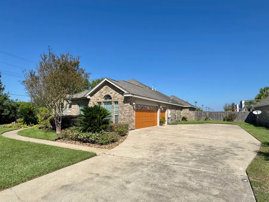 8070 Village, Beaumont, TX 77713 - #2
