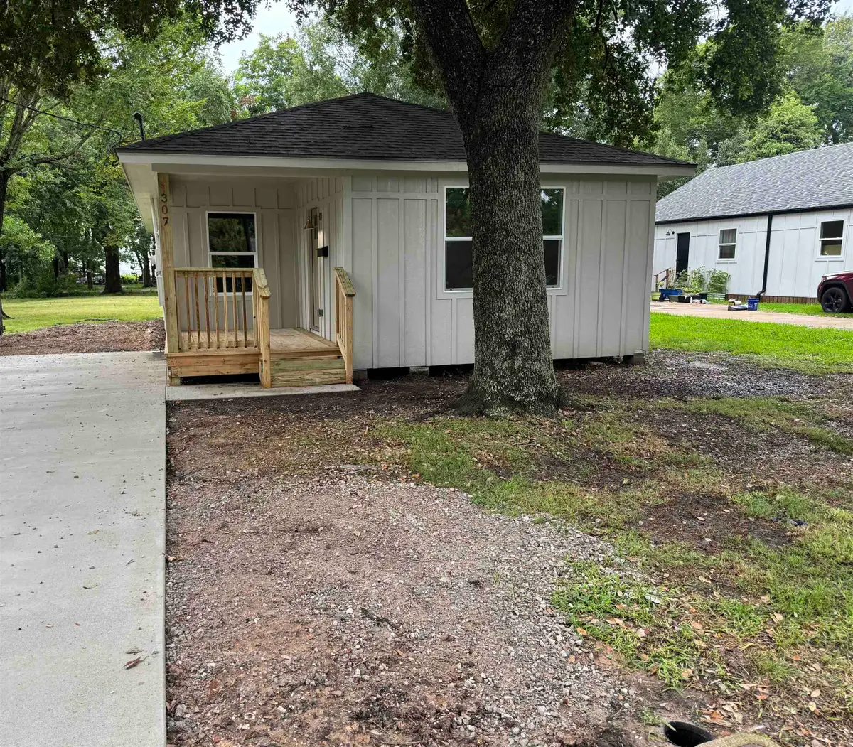 307 Pine St, Port Neches, TX 77651 - #1