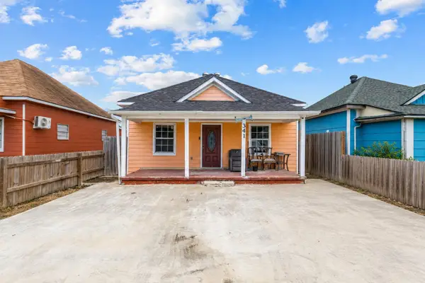 341 12th St, Port Arthur, TX 77642