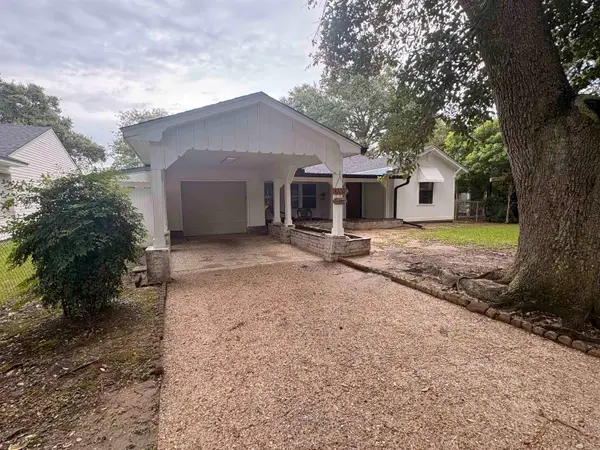 4500 Clermont, Groves, TX 77619