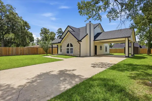 3235 Timberwood Ln, Beaumont, TX 77703