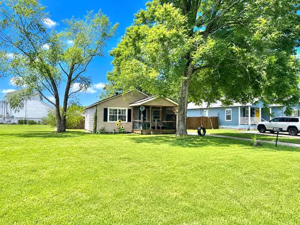 807 Chicago Avenue, Nederland, TX 77627