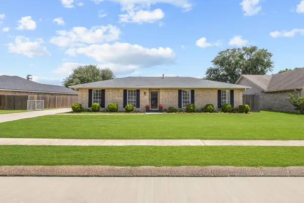 710 Sierra Dr, Port Neches, TX 77651