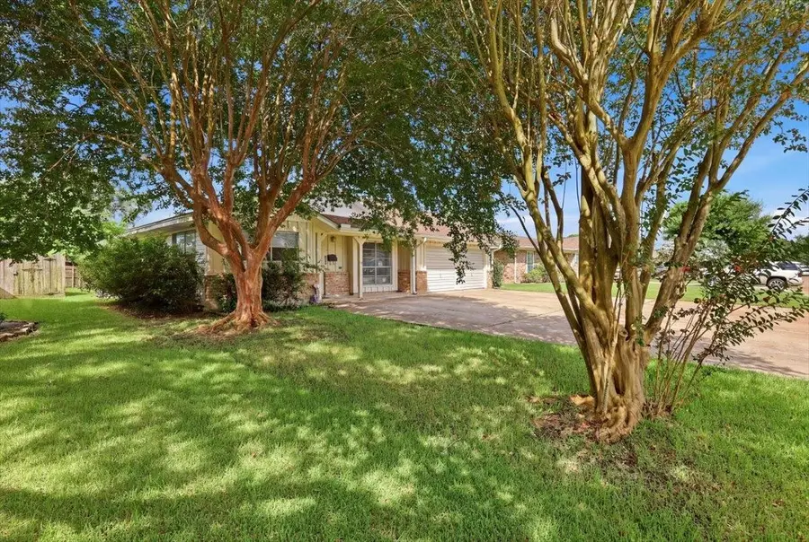 407 N 35th Street, Nederland, TX 77627 - #2