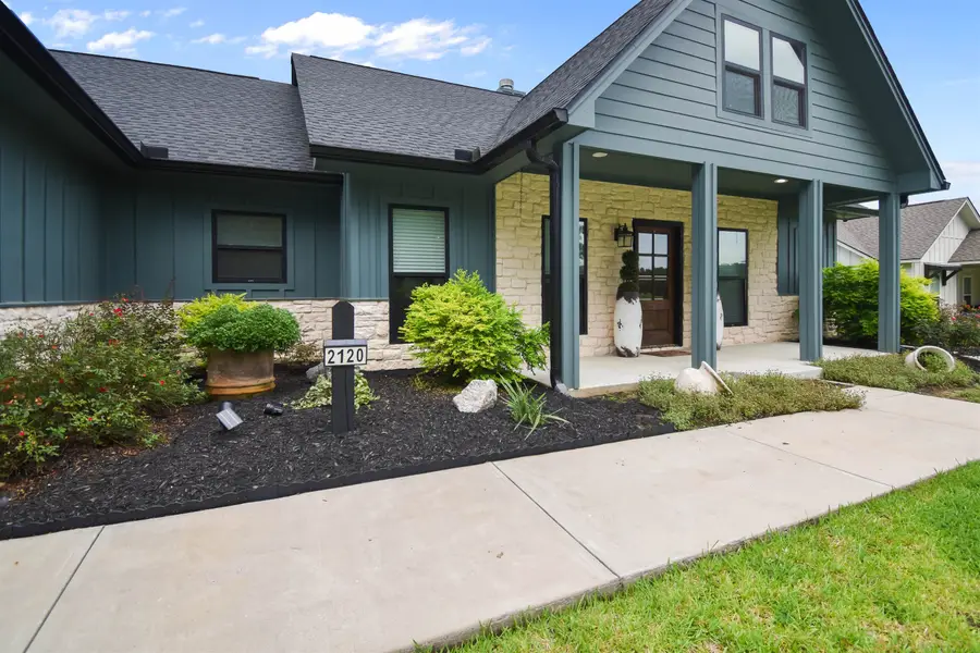 2120 Neyland Dr., Silsbee, TX 77656 - #2