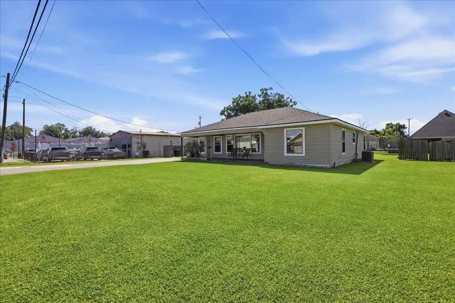 1111 Elgin Ave, Nederland, TX 77627 - #3